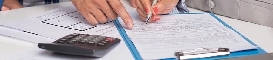 A woman listing down the reasons to dissolve a South Carolina LLC